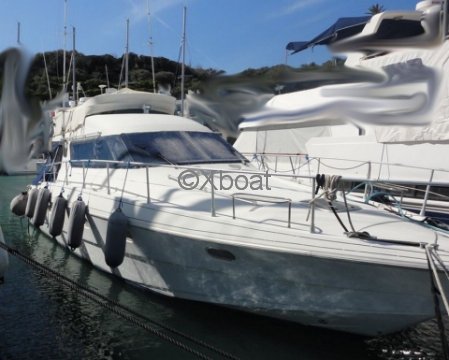 Barco a motor usado YARDING 42 FLY