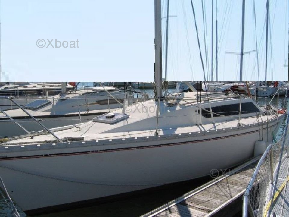 Barco a vela del astillero JEANNEAU, Modelo ARCADIA DL de 1985, Francia