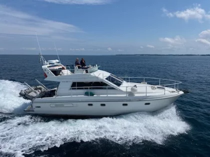 Barco a motor usado YARDING YACHT 36 