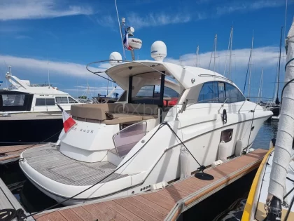 Barco a motor usado PRESTIGE 440 S