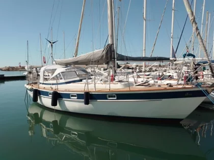 HALLBERG RASSY 352