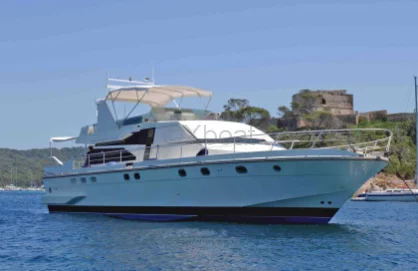 Barco a motor usado GUY COUACH 1800