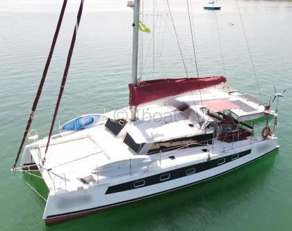 Velero CATAMARAN 44