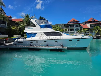 Barco a motor usado AFRICAT 420