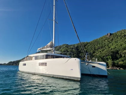 Velero LAGOON 52S