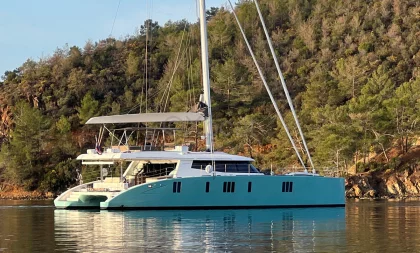 Velero Sunreef 74