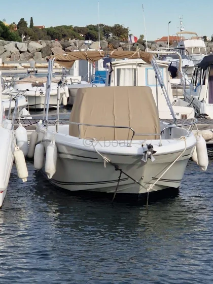 Barco a motor usado CAP CAMARAT 6.5 