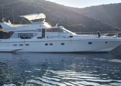 Barco a motor usado GUY COUACH 1701