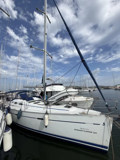 Velero OCEANIS 393 CLIPPER
