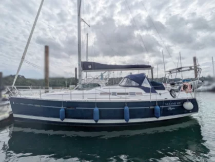 Velero OCEANIS 373 CLIPPER