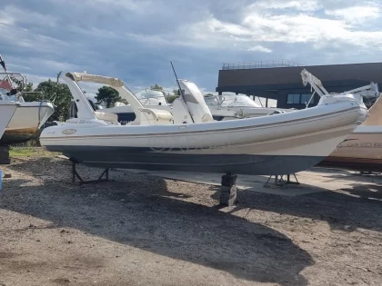 Barco a motor usado Prince 23