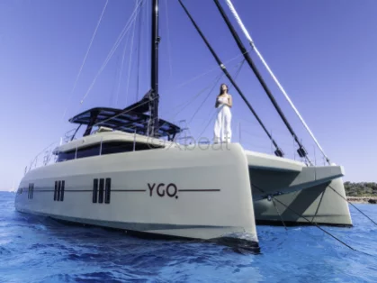 Velero Sunreef 60